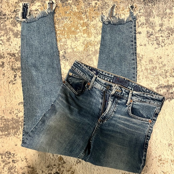 LUCKY BRAND JEANS faded straight leg w/ black pocket detail and rough gems - Picture 6 of 6